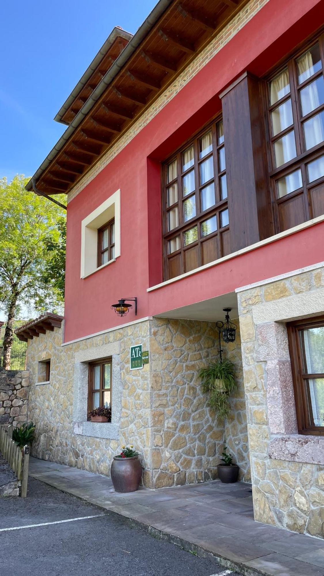 Apartamentos El Picoretu Mestas De Con Exteriér fotografie